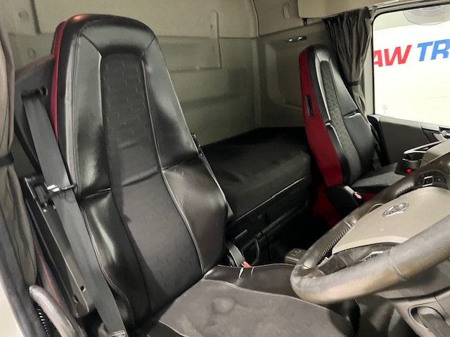 Volvo FH 500 6×2 Midlift Tractor Unit