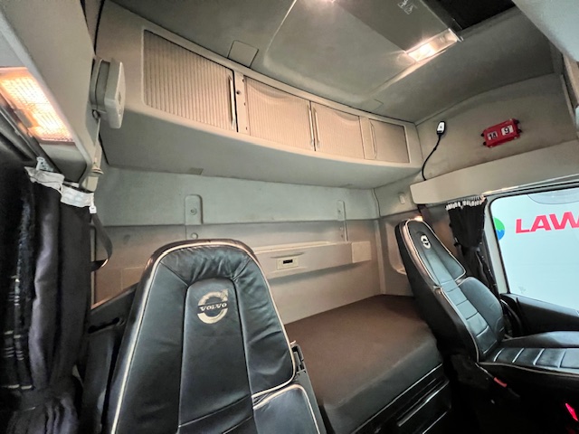 Volvo FH 500 6×2 Midlift Tractor Unit