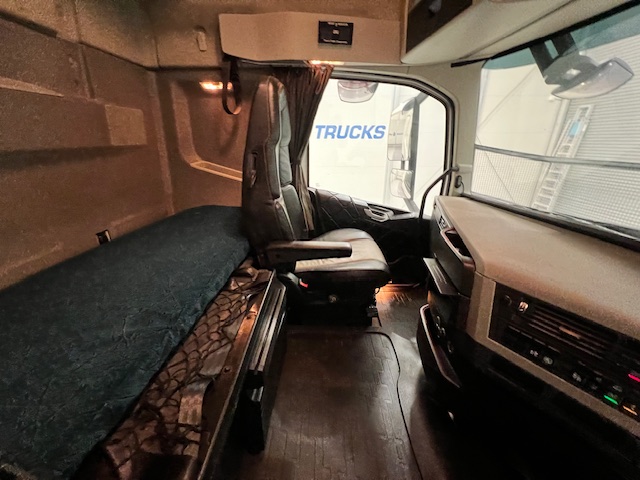 Volvo FH 500 6×2 Sleeper Cab Tractor Unit