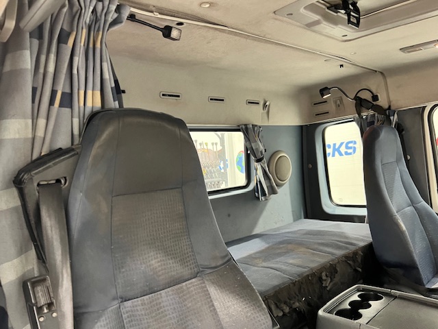 Volvo FM 400 8×4 Steel Tipper Grab Manual