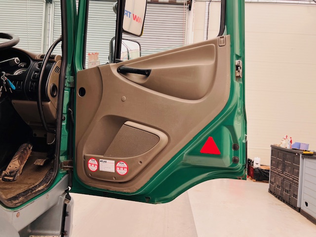 DAF CF75 310 Rear Lift Day Cab Dropside Brick Grab