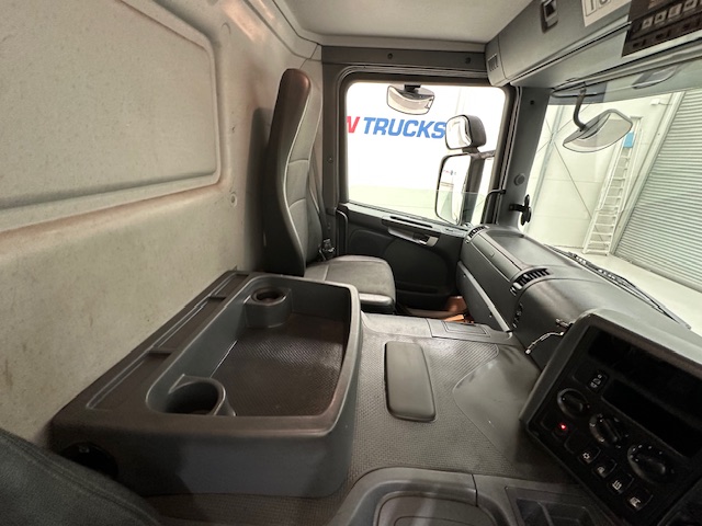 Scania P280 6×2 Rear Lift Day Cab Fridge Box