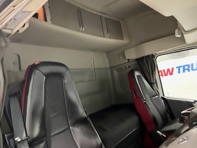 Volvo FH 500 6×2 Midlift Tractor Unit