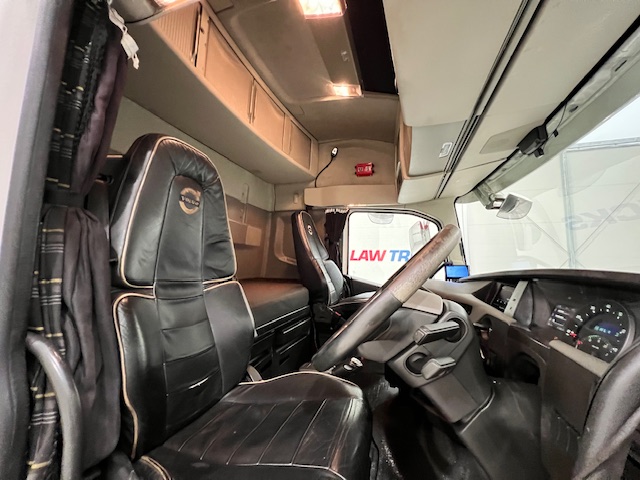 Volvo FH 500 6×2 Midlift Tractor Unit