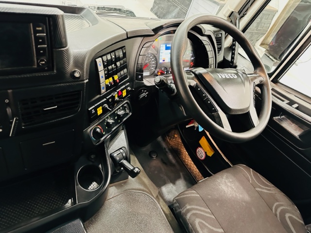 Iveco Stralis 310 6×2 Dropside Brick Grab