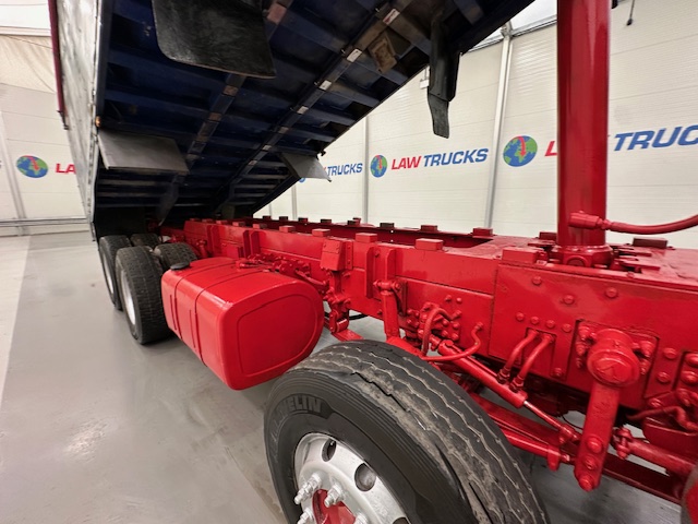 Volvo FM 380 8×4 Day Cab Tipper