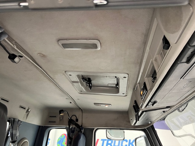 Volvo FM 400 8×4 Steel Tipper Grab Manual