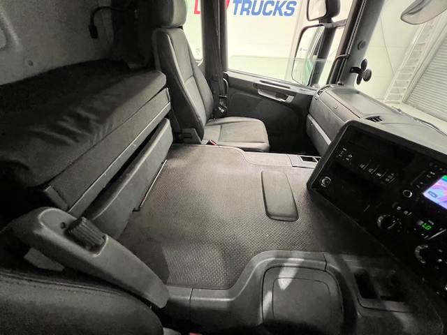 Scania P250 4×2 Sleeper Cab Box Van