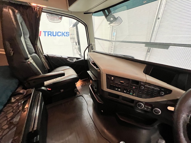 Volvo FH 500 6×2 Sleeper Cab Tractor Unit
