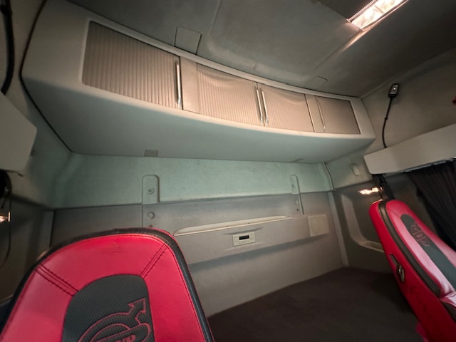 Volvo FH 500 6×2 Tractor Unit Safari Edition
