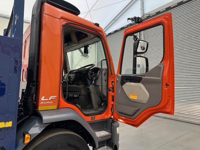 DAF LF 220 Day Cab Dropside Brick Grab