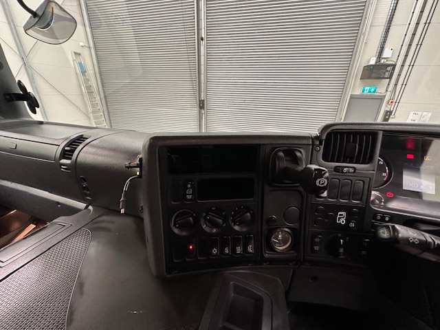 Scania P280 6×2 Rear Lift Day Cab Fridge Box