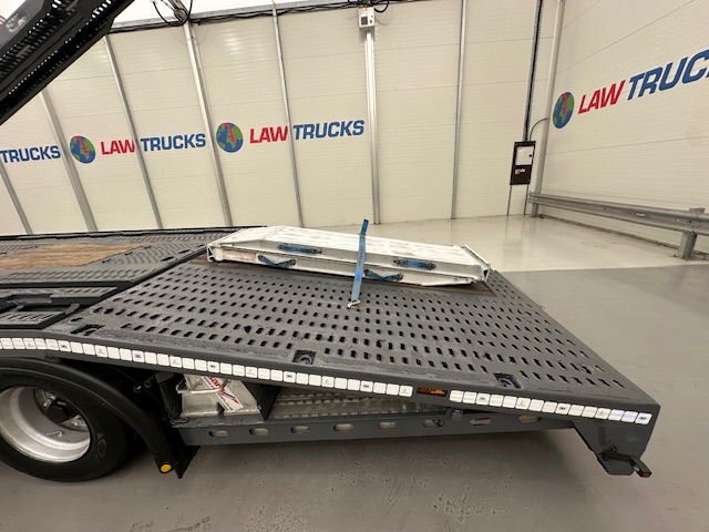 SDC Tri Axle Kicker Vehicle Carrier Lowloader