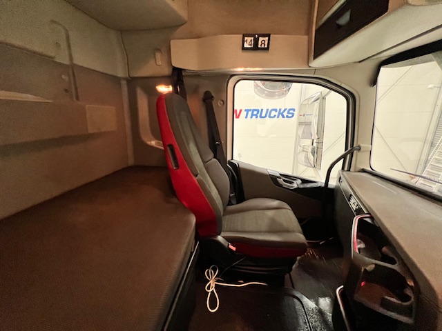 Volvo FH 500 6×2 Midlift Tractor Unit