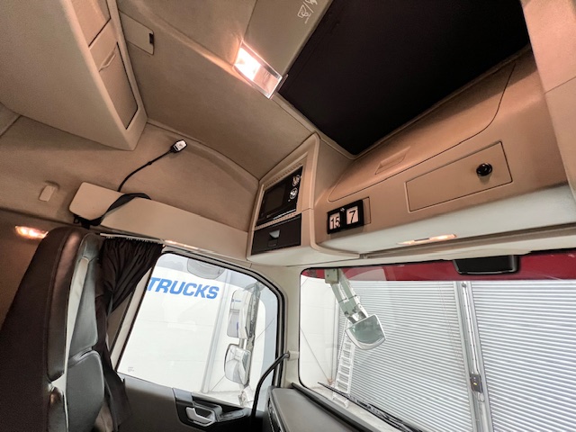 Volvo FH 500 6×2 Midlift Tractor Unit