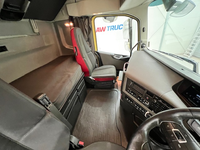 Volvo FH 500 6×2 Sleeper Cab Midlift Tractor Unit