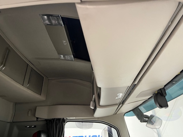 Volvo FH 500 6×2 Midlift Tractor Unit