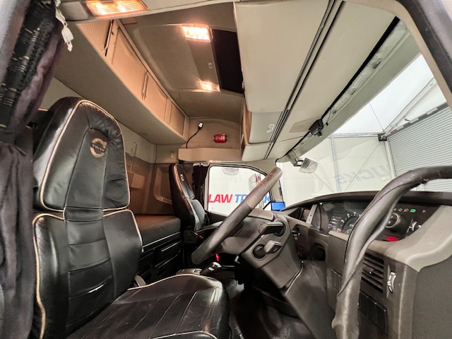 Volvo FH 500 6×2 Midlift Tractor Unit