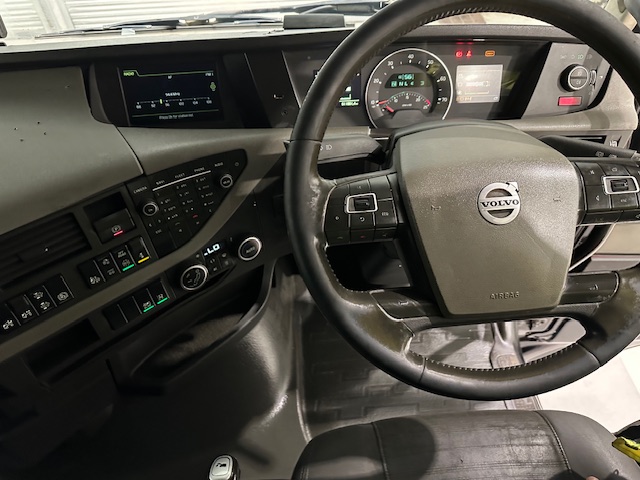 Volvo FH 500 6×2 Midlift Tractor Unit