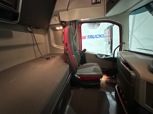 Volvo FH 500 6×2 Sleeper Cab Tractor Unit