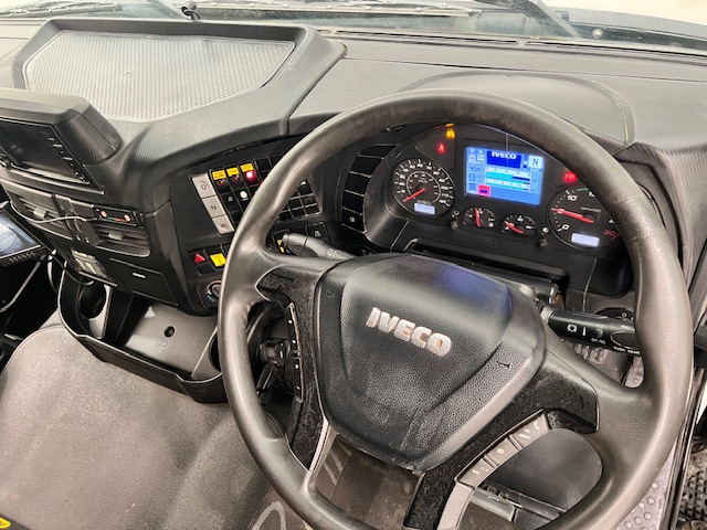 Iveco Stralis 310 6×2 Dropside Brick Grab