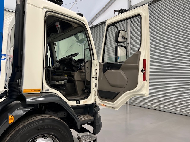 DAF LF55 220 Day Cab Dropside Brick Grab