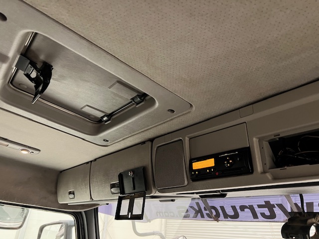 Volvo FM 400 8×4 Steel Tipper Grab Manual