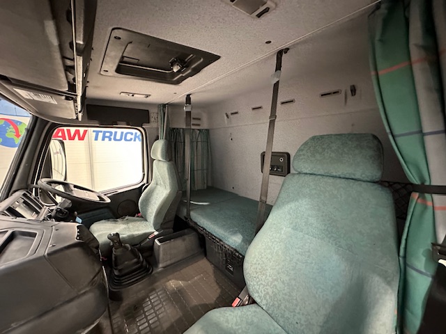 Volvo FH12 420 4×2 Caravan Transporter