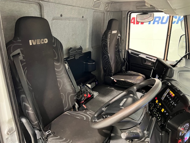 Iveco Stralis 310 6×2 Dropside Brick Grab