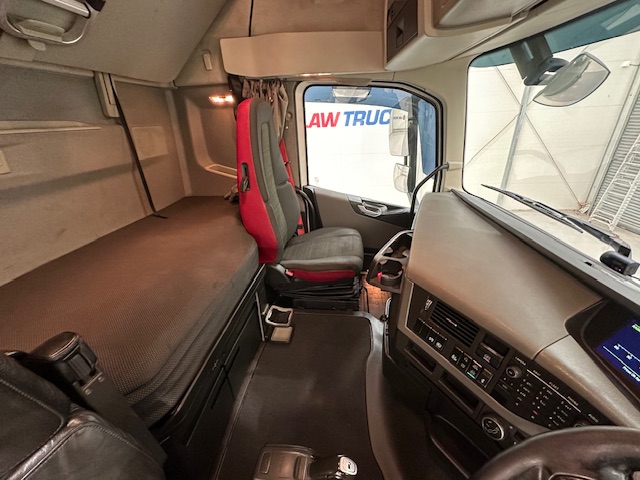 Volvo FH 500 6×2 Globetrotter XL Midlift Tractor Unit
