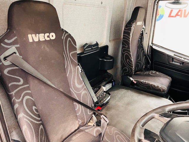 Iveco Stralis 310 Euro 6 6×2 Flatbed Brick Grab