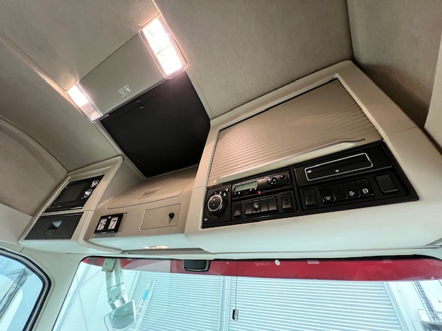 Volvo FH 500 6×2 Midlift Tractor Unit