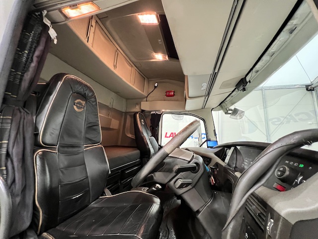 Volvo FH 500 6×2 Midlift Tractor Unit