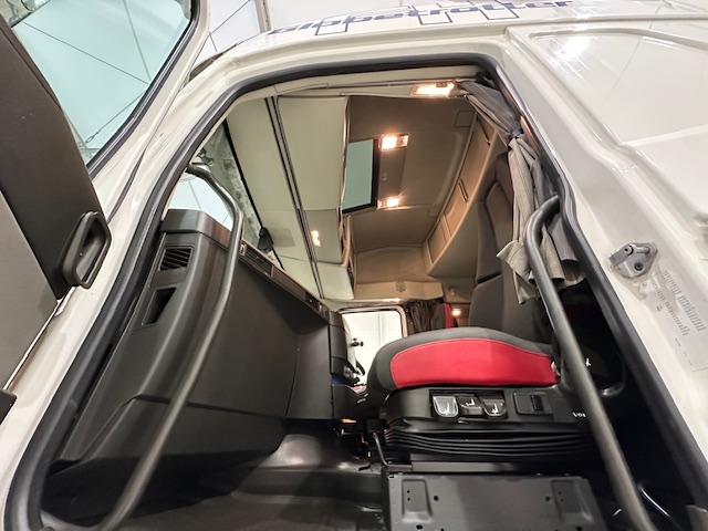 Volvo FH 500 6×2 Midlift Tractor Unit
