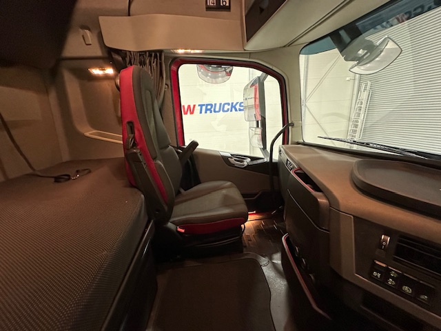 Volvo FH 500 6×2 Sleeper Cab Tractor Unit