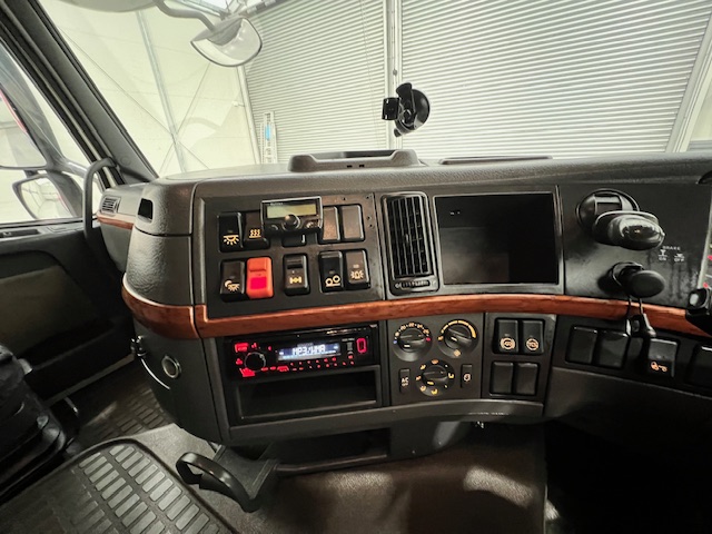 Volvo FH 480 6×2 Rear Lift Tractor Unit