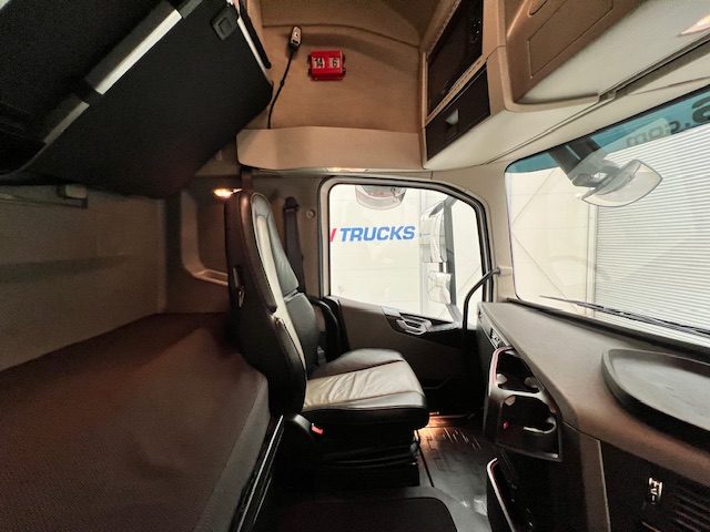 Volvo FH 500 6×2 Midlift Tractor Unit