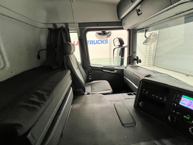 Scania P250 4×2 Sleeper Cab Box Van