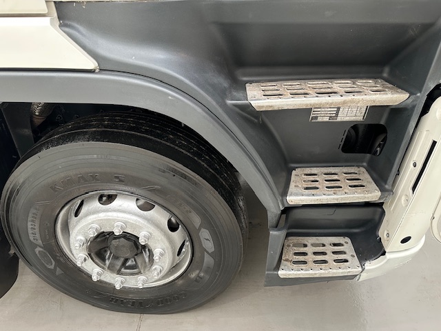 Volvo FH 460 6×2 Midlift Tractor Unit PTO