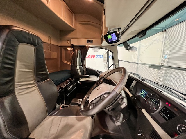 Volvo FH 500 6×2 Sleeper Cab Tractor Unit