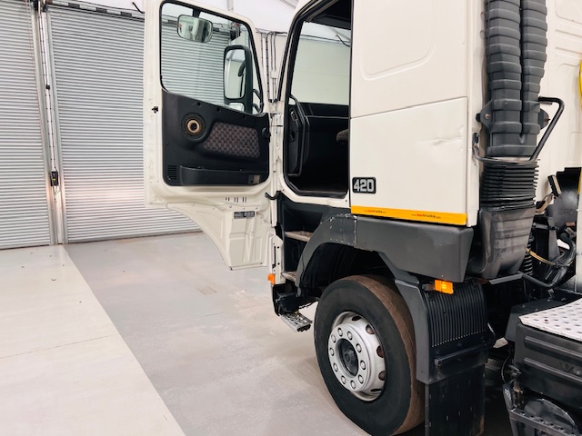 Volvo FH12 420 4×2 Tractor Unit