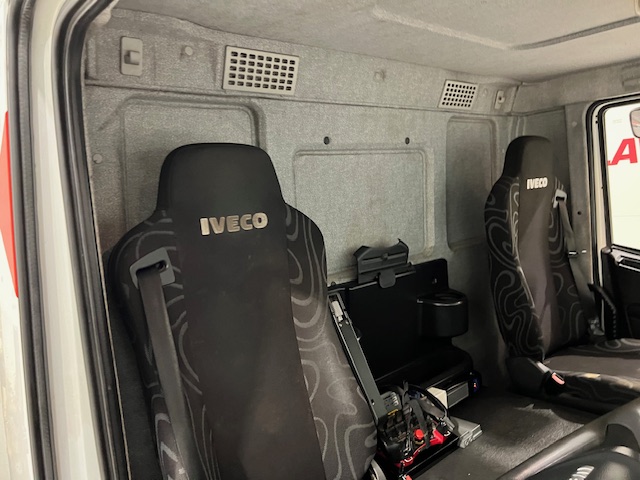 Iveco Stralis 310 6×2 Dropside Brick Grab