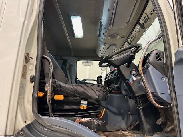 Hino 700 3241 8×4 Sleeper Cab Steel Tipper Grab