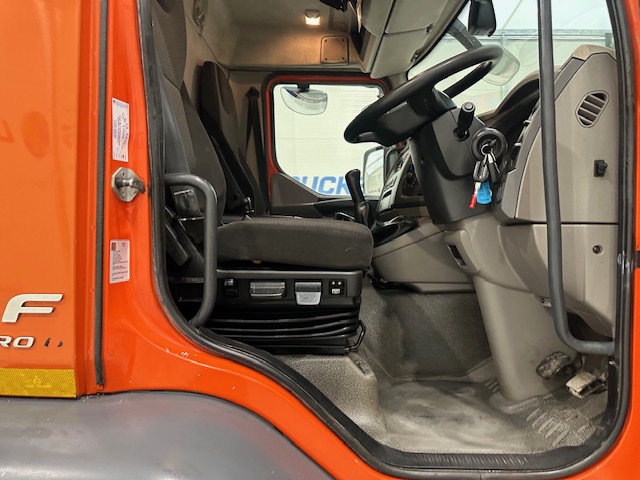 DAF LF 220 Day Cab Dropside Brick Grab