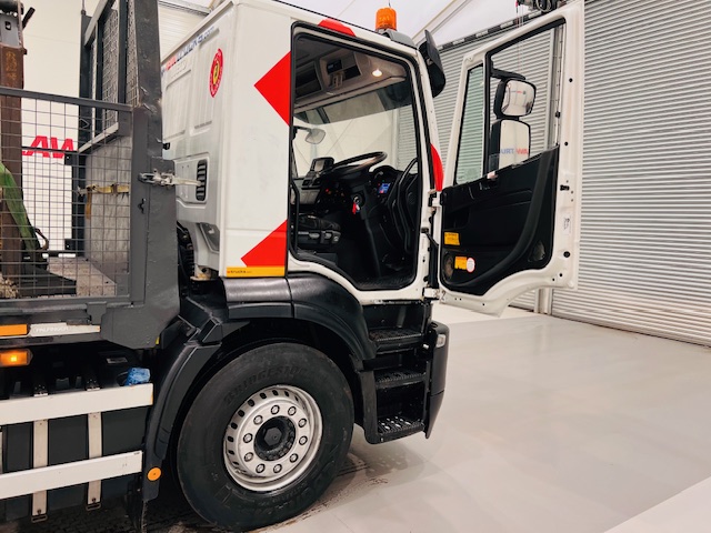 Iveco Stralis 310 Euro 6 6×2 Dropside Brick Grab