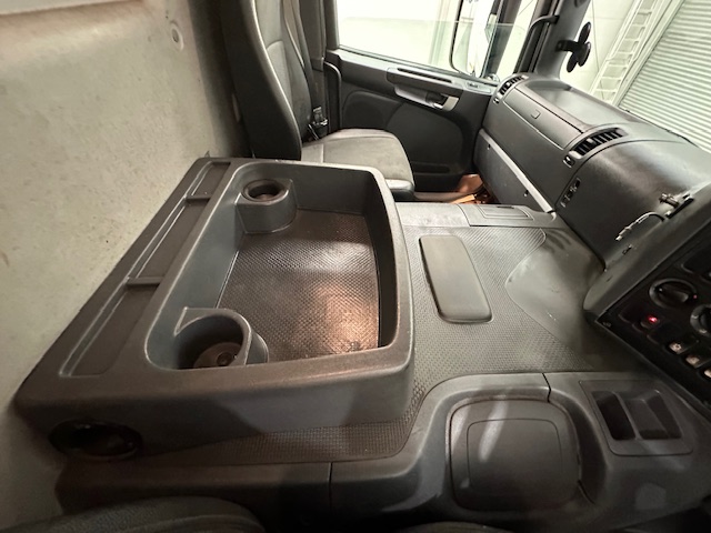 Scania P280 6×2 Rear Lift Day Cab Fridge Box