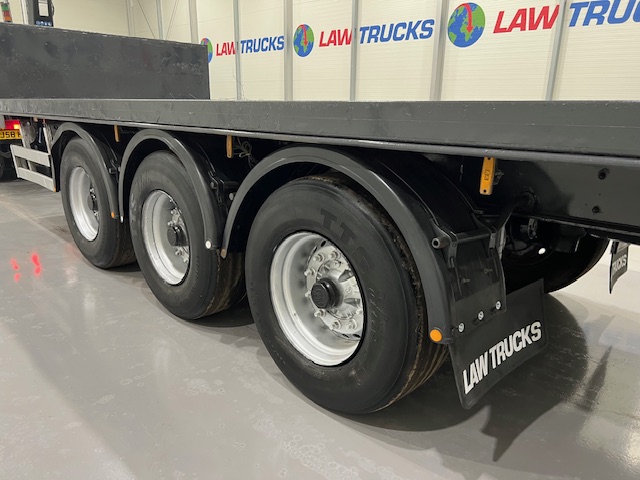 Scania R420 8×2 Rear Lift Brick Grab Drawbar