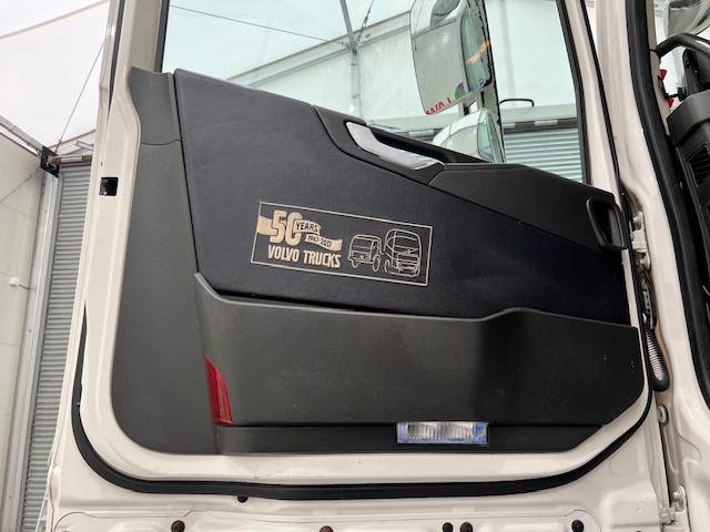 Volvo FH 500 6×2 Midlift Tractor Unit