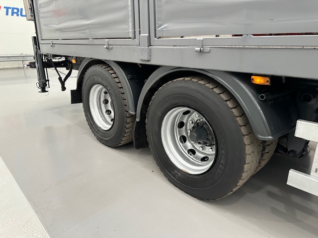 Scania P270 6×2 10 Tyre Flatbed Brick Grab