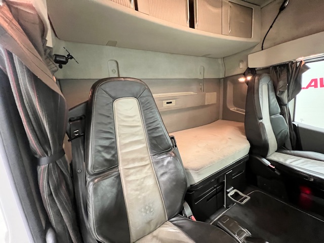 Volvo FH 500 6×2 Midlift Tractor Unit